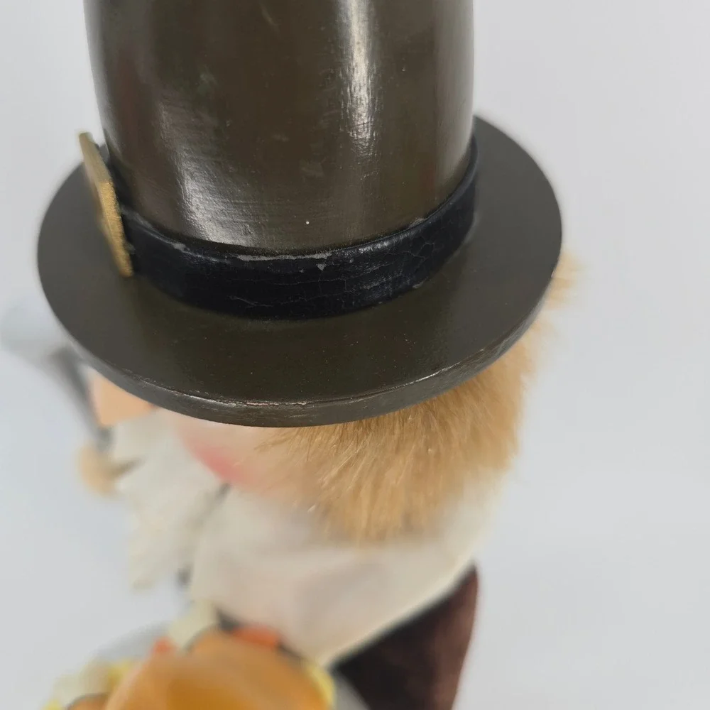 Vintage 2003 Nutcracker Village Thanksgiving Pilgrim Man with Turkey  14
